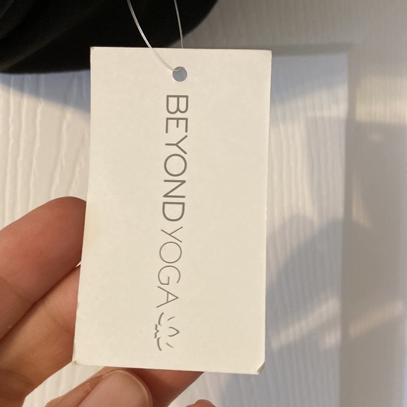 Beyond Yoga Pocket Infinity Scarf very soft and brand new with tags - Picture 3 of 8